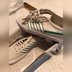 Adidas Delpala Mens casual shoes, size 10, Brand new